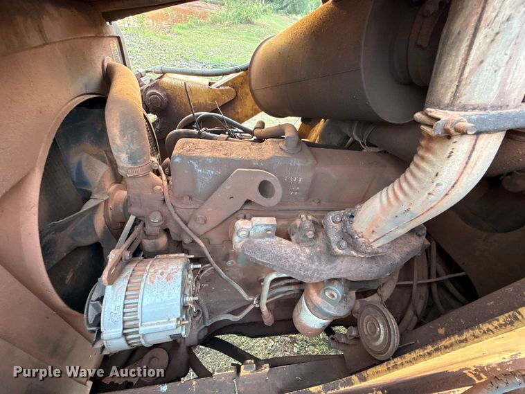 image for item GH9398 1998 New Holland 555E backhoe