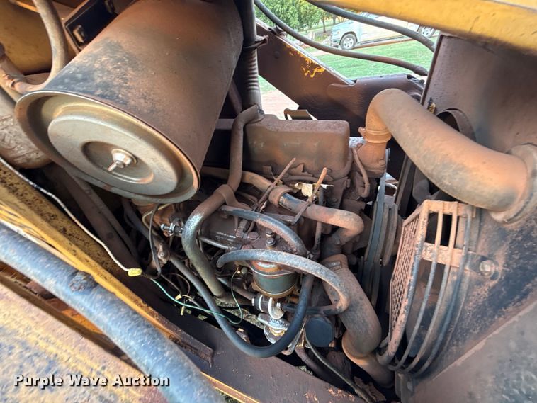 image for item GH9398 1998 New Holland 555E backhoe