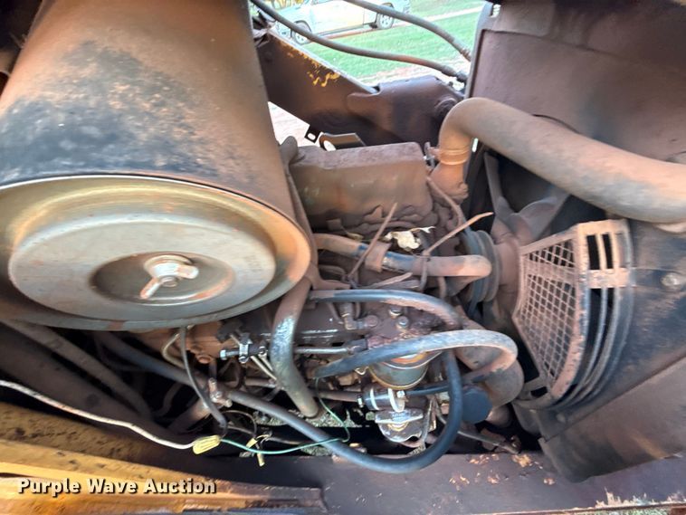 image for item GH9398 1998 New Holland 555E backhoe