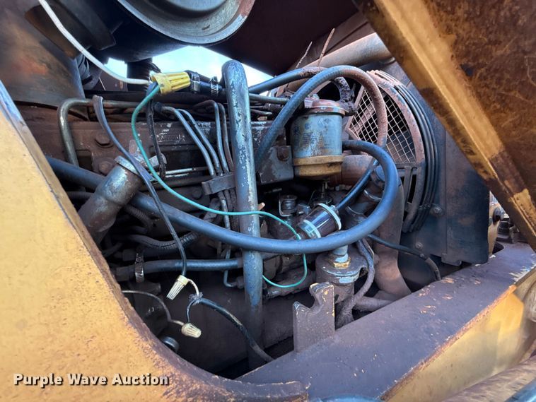 image for item GH9398 1998 New Holland 555E backhoe