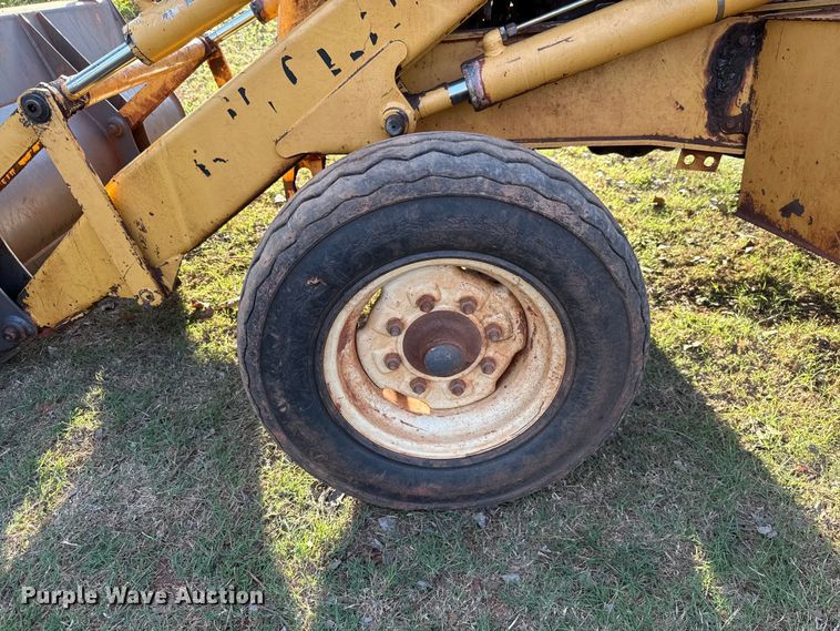 image for item GH9398 1998 New Holland 555E backhoe