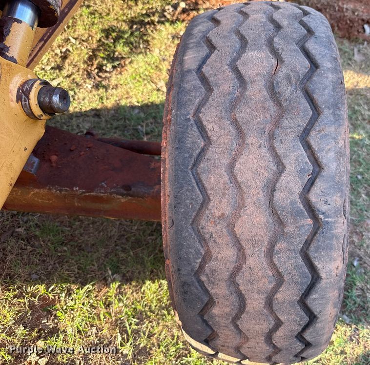 image for item GH9398 1998 New Holland 555E backhoe