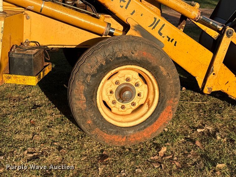 image for item GH9398 1998 New Holland 555E backhoe