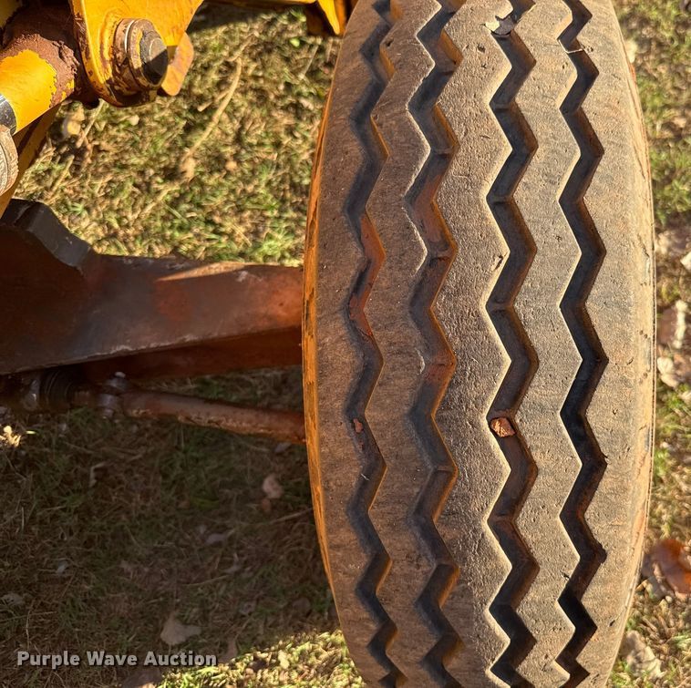 image for item GH9398 1998 New Holland 555E backhoe