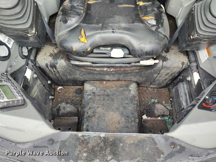 image for item IP9664 2017 Bobcat S770 skid steer loader