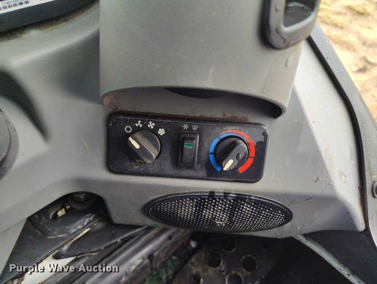 image for item IP9664 2017 Bobcat S770 skid steer loader