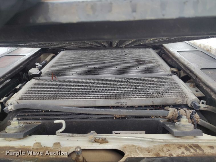 image for item IP9664 2017 Bobcat S770 skid steer loader