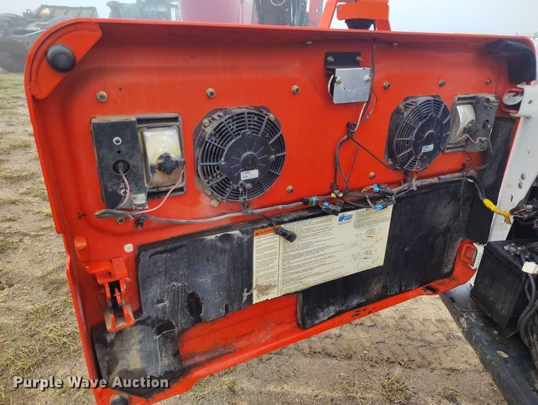 image for item IP9664 2017 Bobcat S770 skid steer loader