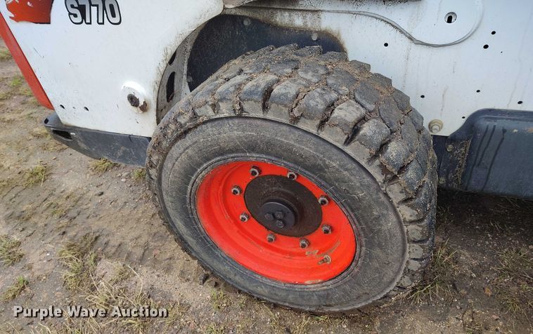 image for item IP9664 2017 Bobcat S770 skid steer loader