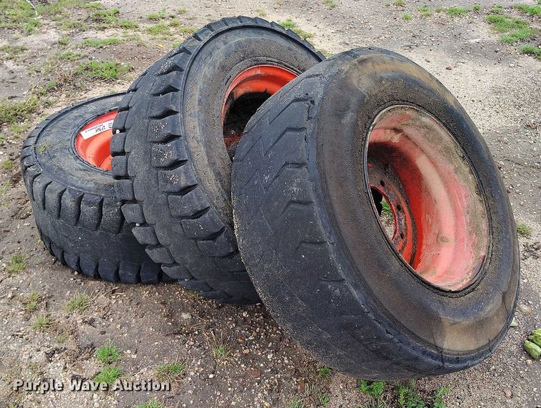 image for item IP9664 2017 Bobcat S770 skid steer loader