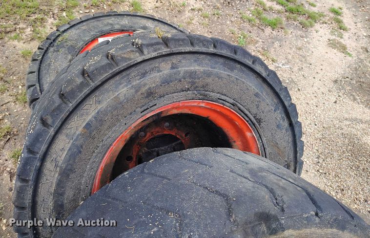 image for item IP9664 2017 Bobcat S770 skid steer loader