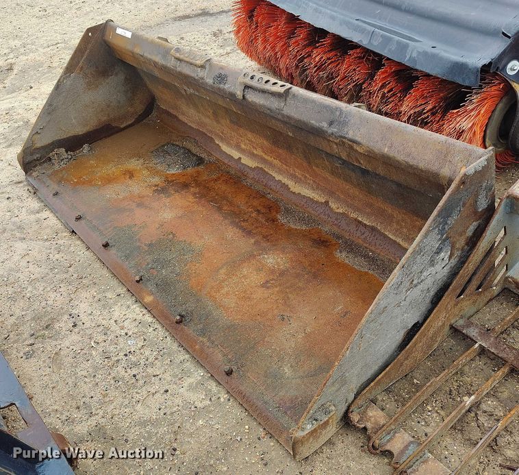 image for item IP9664 2017 Bobcat S770 skid steer loader