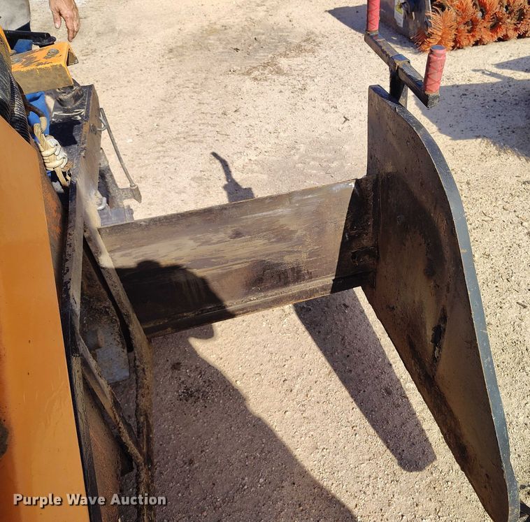 image for item IP9665 LeeBoy L1000 T paver