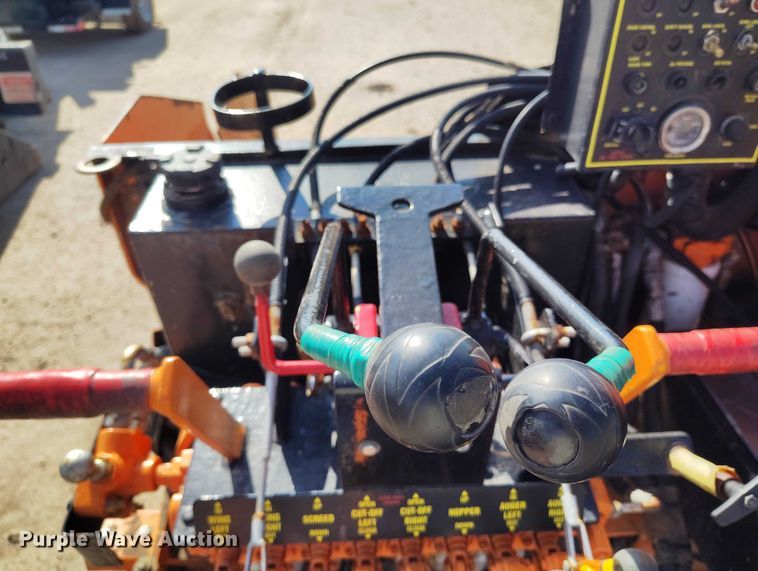 image for item IP9665 LeeBoy L1000 T paver