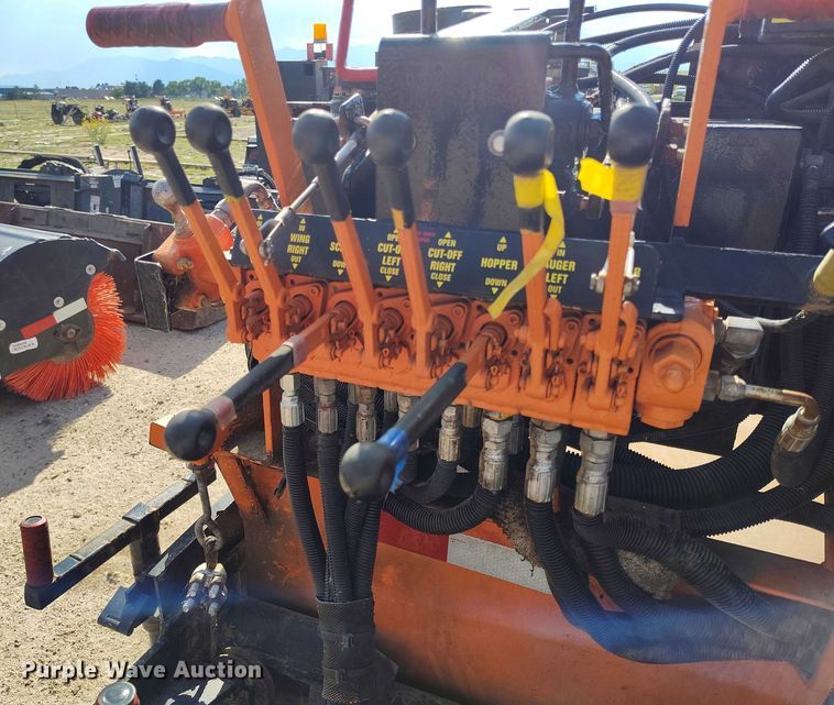 image for item IP9665 LeeBoy L1000 T paver