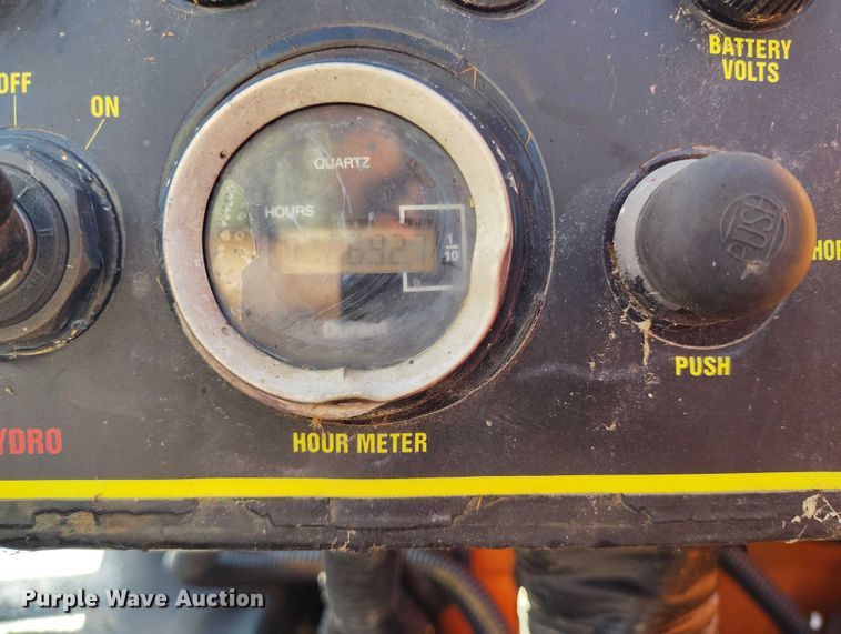 image for item IP9665 LeeBoy L1000 T paver