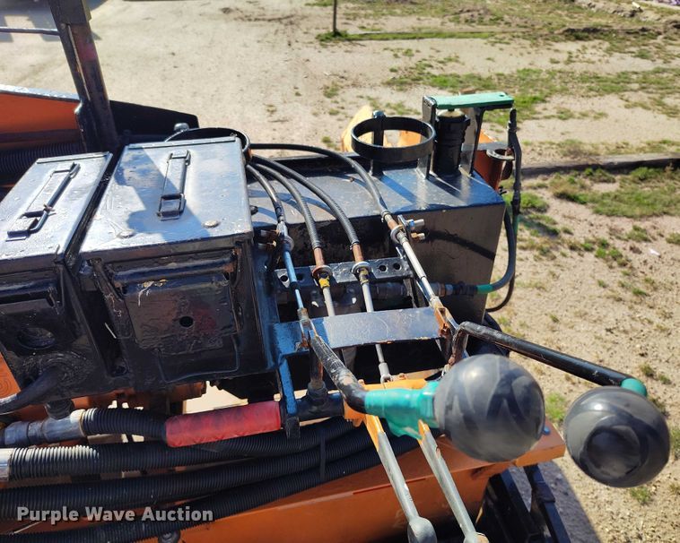 image for item IP9665 LeeBoy L1000 T paver