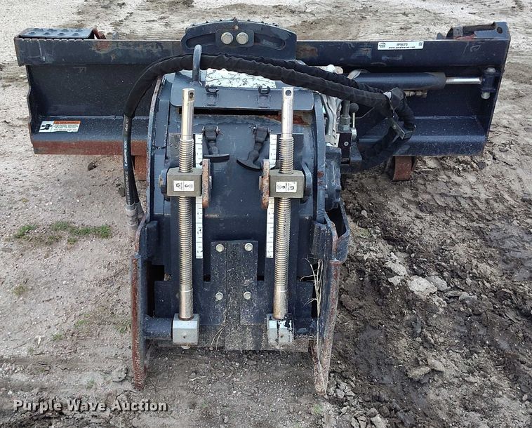 image for item IP9673 2014 Bobcat skid steer cold planer