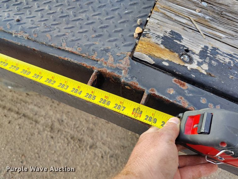 image for item IP9675 2002 Kaufman equipment trailer