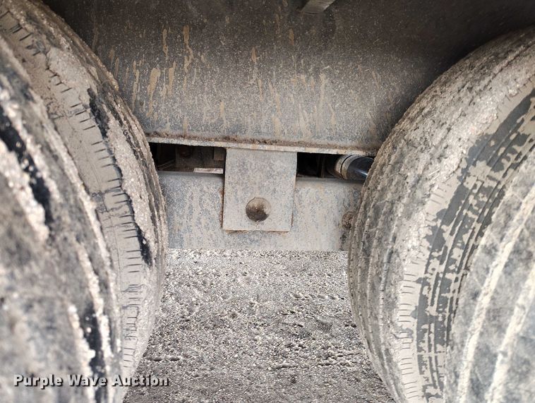 image for item IP9675 2002 Kaufman equipment trailer