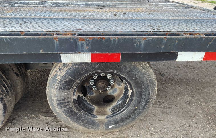 image for item IP9675 2002 Kaufman equipment trailer