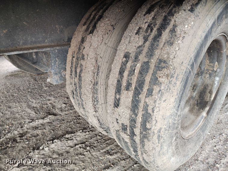 image for item IP9675 2002 Kaufman equipment trailer