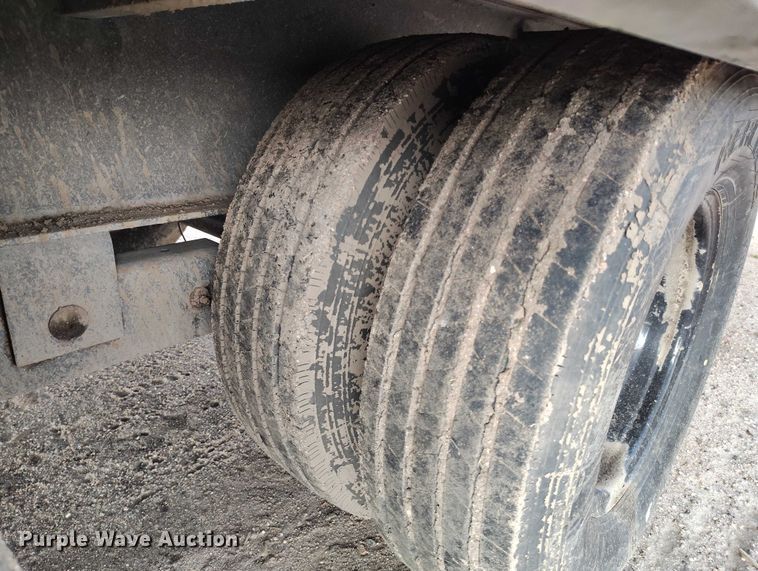 image for item IP9675 2002 Kaufman equipment trailer