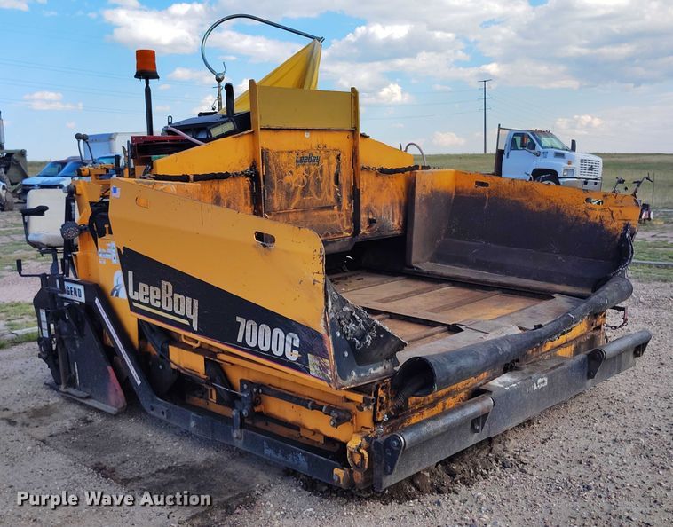 image for item IP9677 2018 LeeBoy 7000C paver