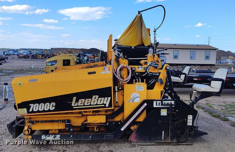 image for item IP9677 2018 LeeBoy 7000C paver