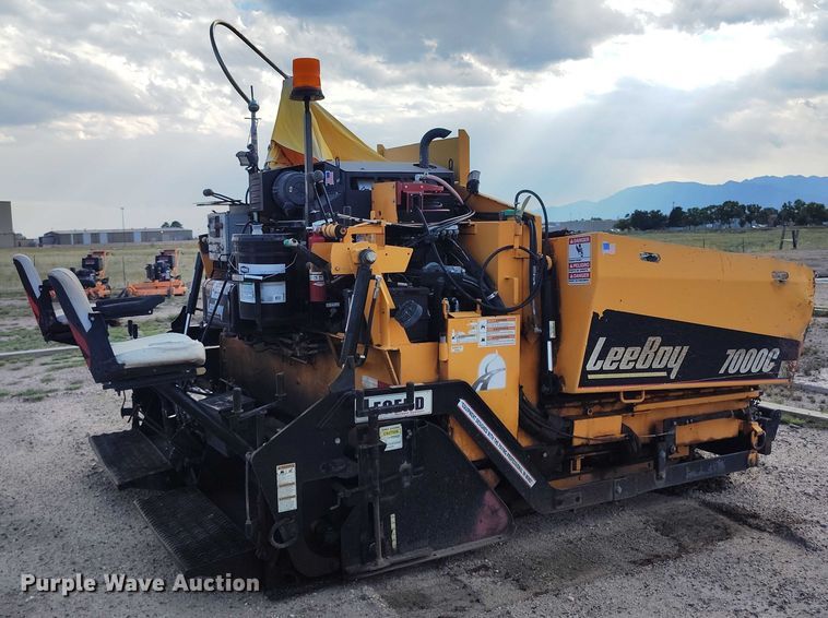 image for item IP9677 2018 LeeBoy 7000C paver