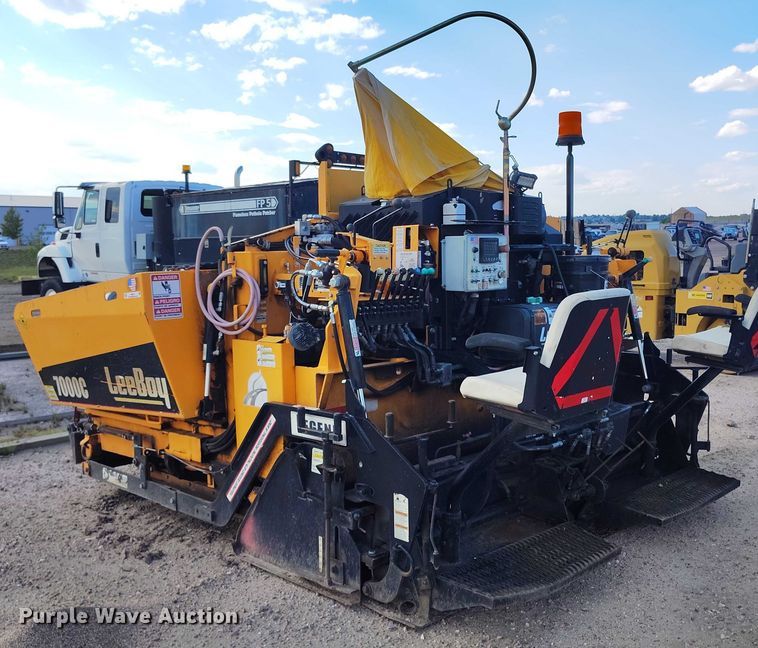 image for item IP9677 2018 LeeBoy 7000C paver