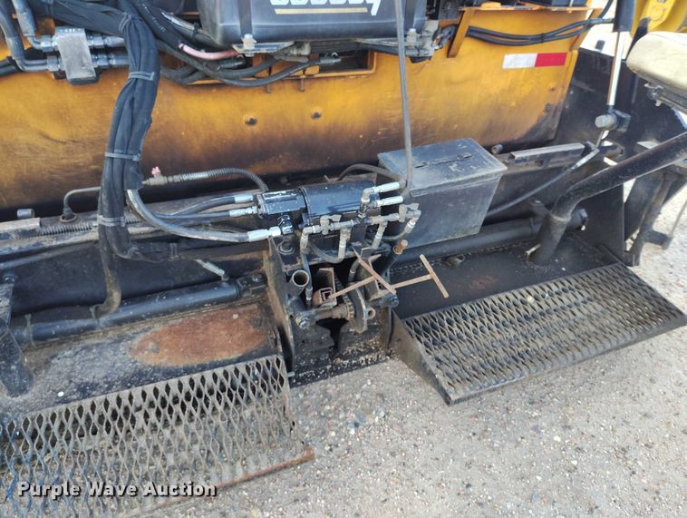 image for item IP9677 2018 LeeBoy 7000C paver