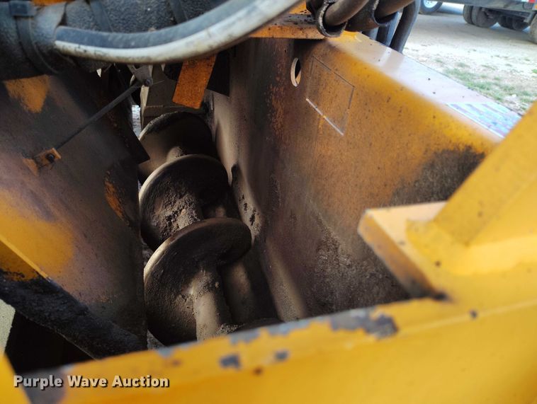 image for item IP9677 2018 LeeBoy 7000C paver