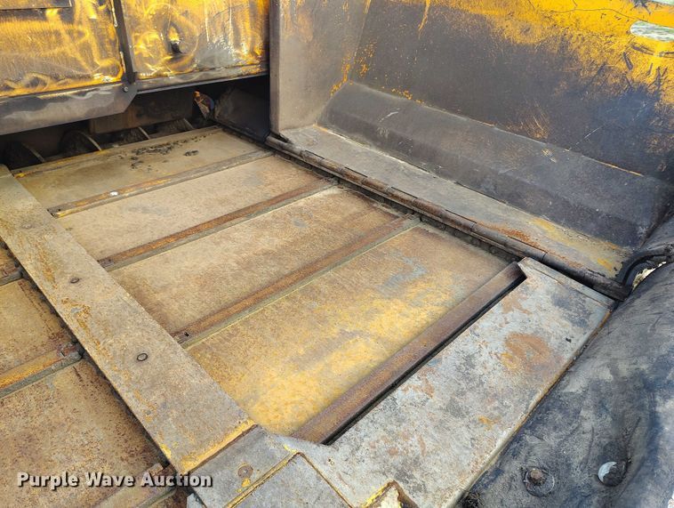 image for item IP9677 2018 LeeBoy 7000C paver