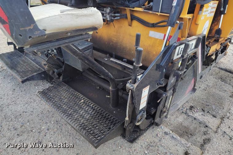 image for item IP9677 2018 LeeBoy 7000C paver