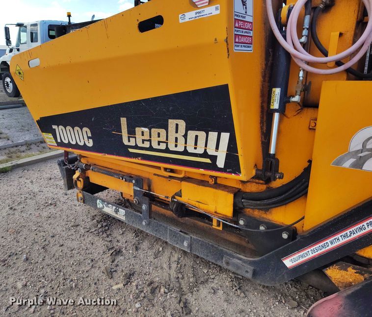 image for item IP9677 2018 LeeBoy 7000C paver
