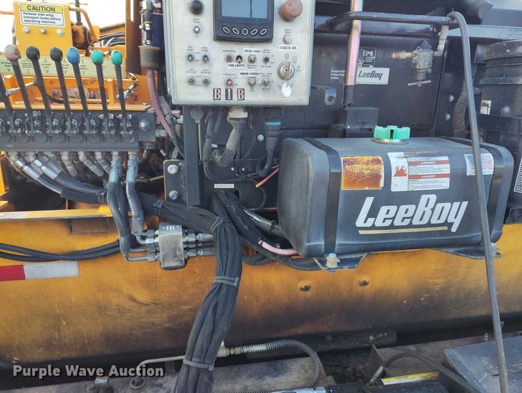 image for item IP9677 2018 LeeBoy 7000C paver