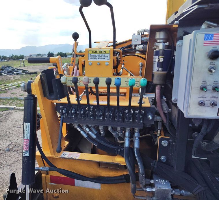 image for item IP9677 2018 LeeBoy 7000C paver