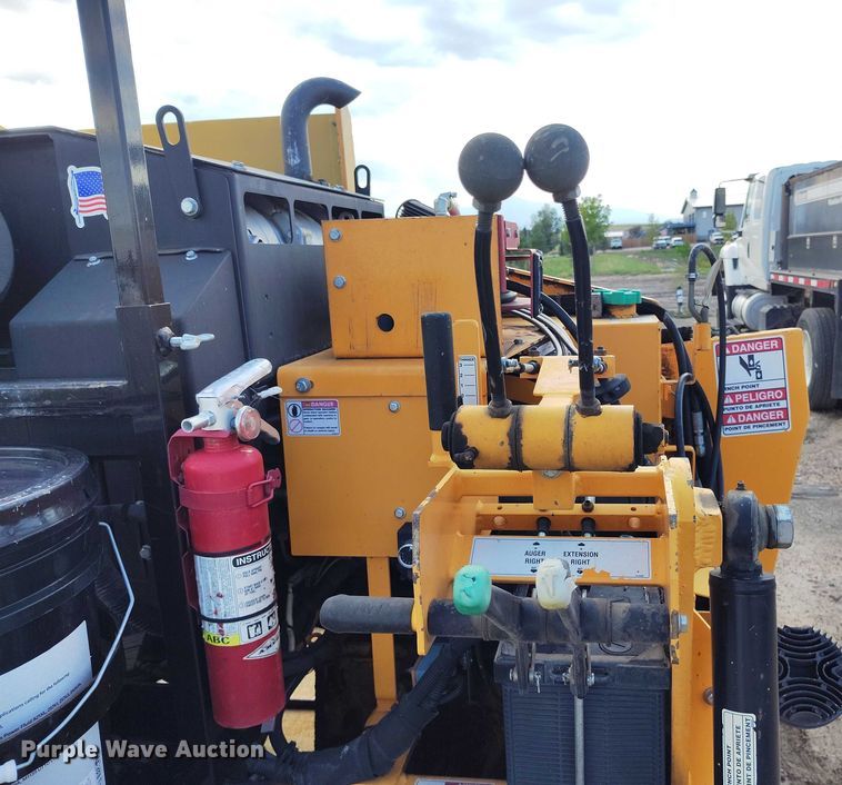 image for item IP9677 2018 LeeBoy 7000C paver