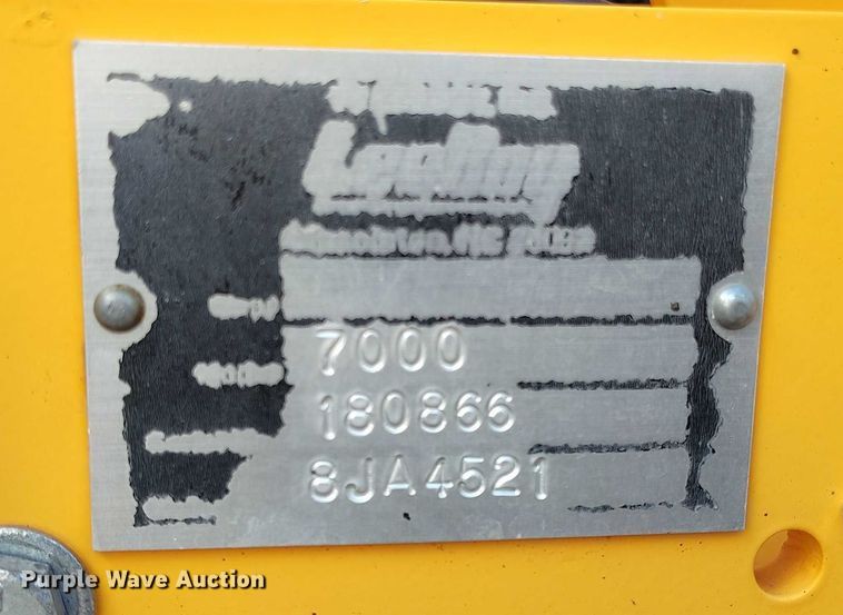 image for item IP9677 2018 LeeBoy 7000C paver
