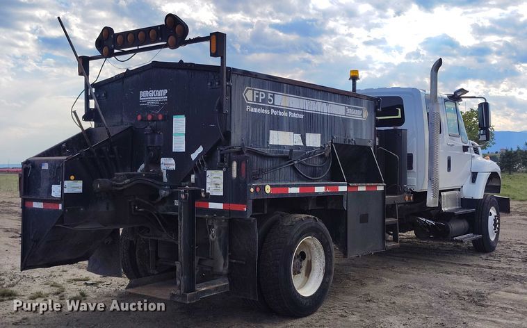 image for item IP9678 2012 International WorkStar 7500 pothole patcher truck