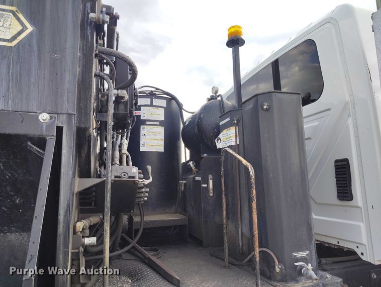 image for item IP9678 2012 International WorkStar 7500 pothole patcher truck