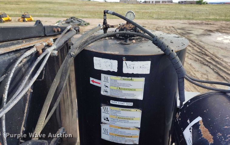 image for item IP9678 2012 International WorkStar 7500 pothole patcher truck