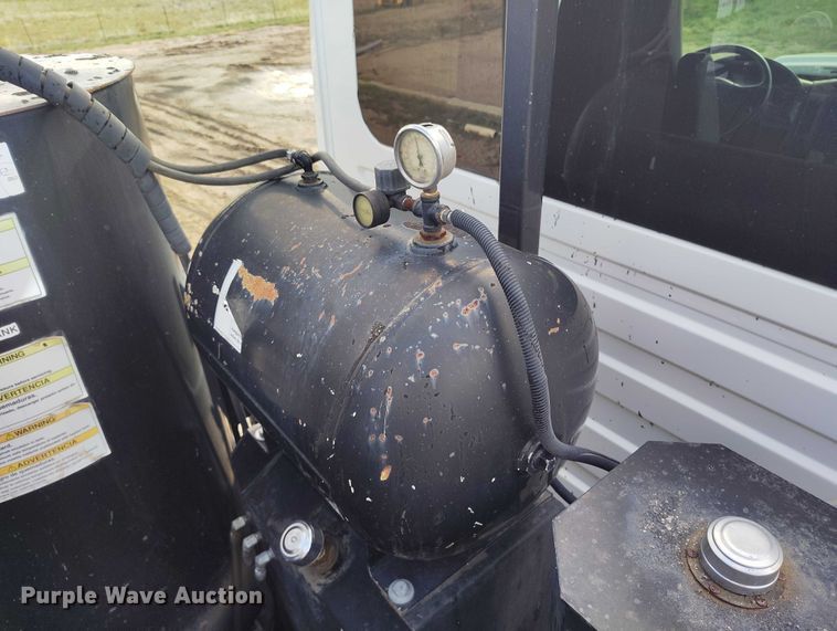 image for item IP9678 2012 International WorkStar 7500 pothole patcher truck