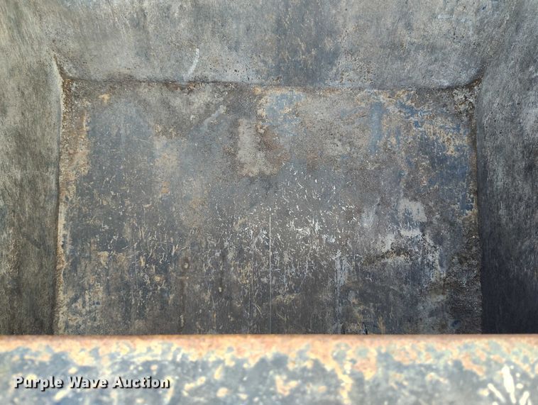 image for item IP9678 2012 International WorkStar 7500 pothole patcher truck