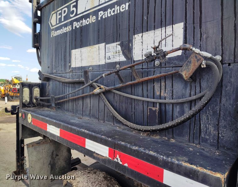 image for item IP9678 2012 International WorkStar 7500 pothole patcher truck