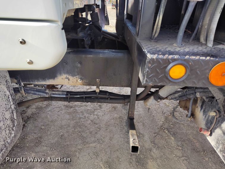 image for item IP9678 2012 International WorkStar 7500 pothole patcher truck