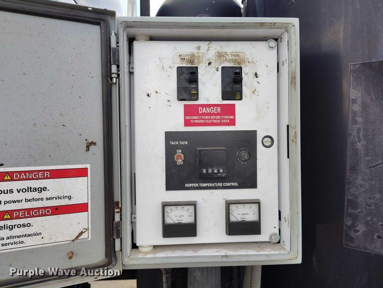 image for item IP9678 2012 International WorkStar 7500 pothole patcher truck