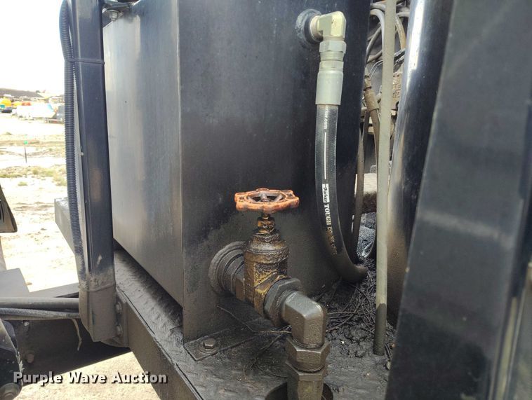 image for item IP9678 2012 International WorkStar 7500 pothole patcher truck