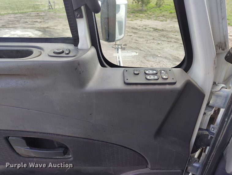 image for item IP9678 2012 International WorkStar 7500 pothole patcher truck